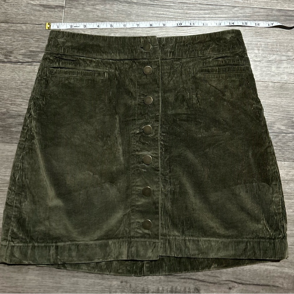 Women’s Wilfred Aritzia Cord Button Up Skirt size 8
